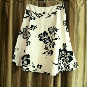 Gap white and black floral skirt
