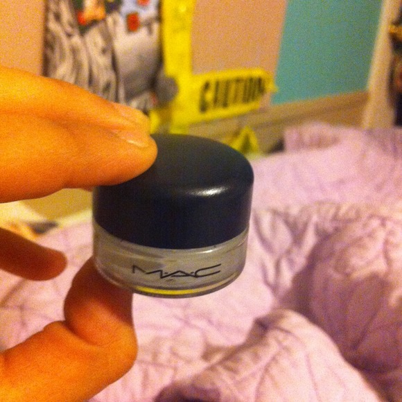 Mac eyeliner