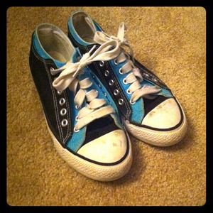 Black and blue converse