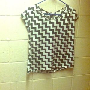 Black and white print top