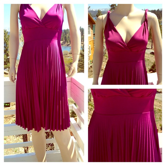 🚫SOLD🚫Sopranos dress w/piano pleats