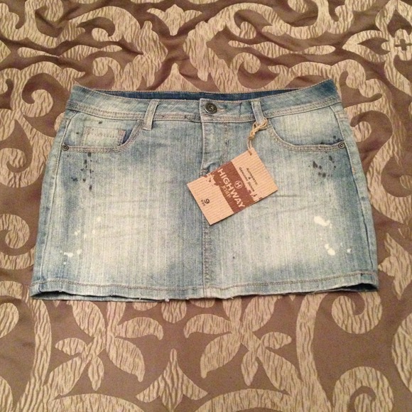 Destroyed Denim Mini 🎀 - Picture 2 of 4