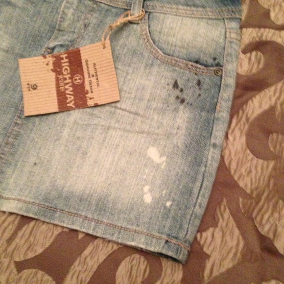 Destroyed Denim Mini 🎀 - Picture 3 of 4