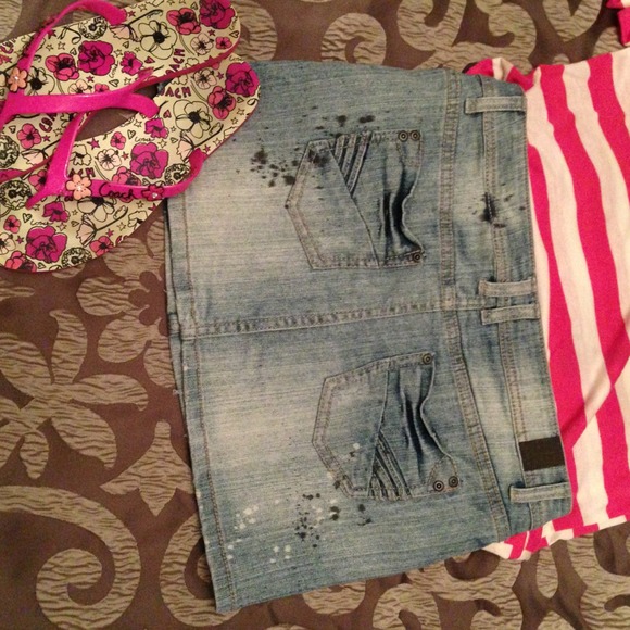Destroyed Denim Mini 🎀 - Picture 4 of 4