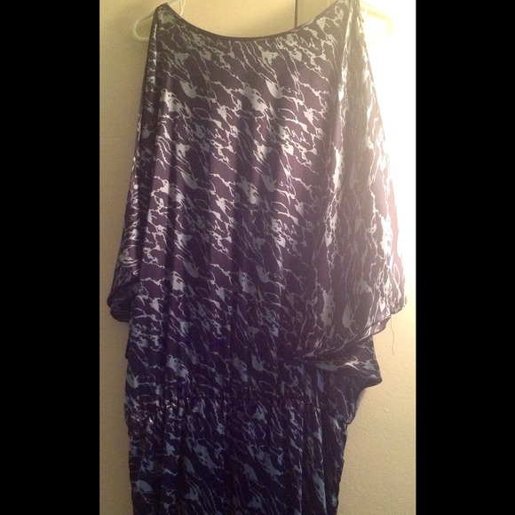 Open sleeves stamp dress