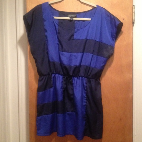 SOLD Forever 21 size XL navy color blocking top