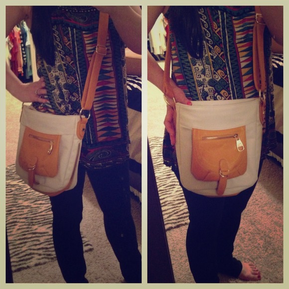 Steve Madden Handbags - Steve Madden Crossbody NWOT