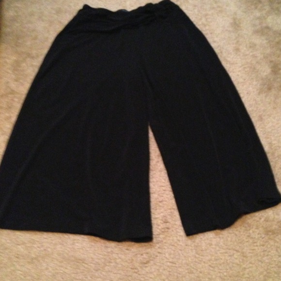 ❌SOLD❌Valerie Bertinelli cropped pants