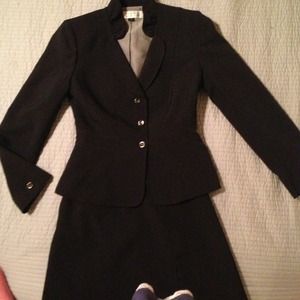Tahari skirt suit