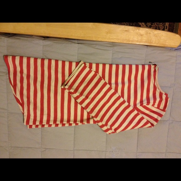 ⚠️SOLD⚠️Coral striped top - Picture 2 of 4