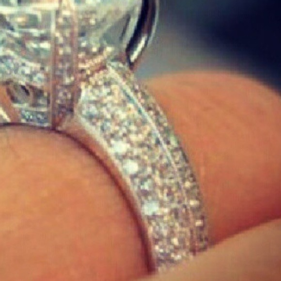 Nice Diamond Ring - Picture 2 of 4