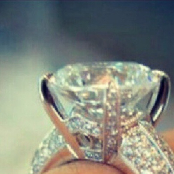 Nice Diamond Ring - Picture 3 of 4