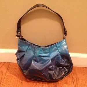 Blue ombré handbag with pocket inside.