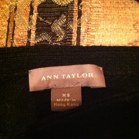 Ann Taylor sleeveless sweater sold!! - Picture 3 of 4