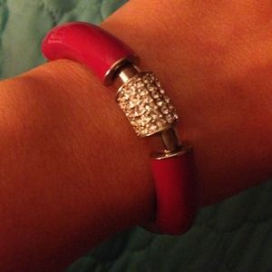 %% Lia Sophia- Stretch Braclet