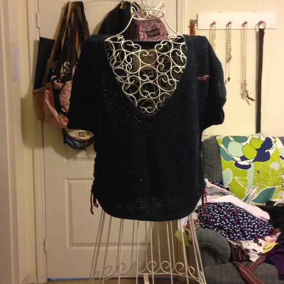 ⭕RESERVED for @kittypaws72010⭕ Hollister Top