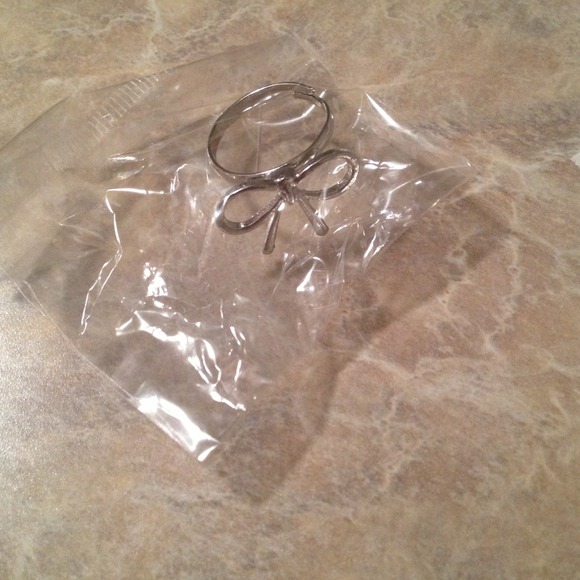 Bow ring - Picture 2 of 2