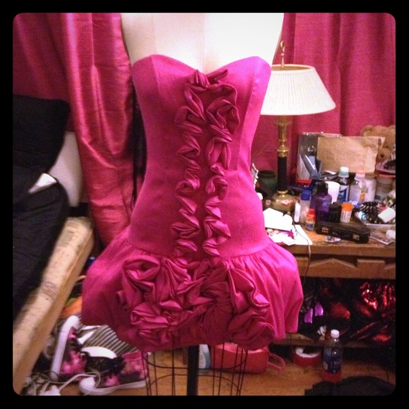 Cute pink prom dress!
