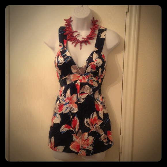 ♦Sold!! Guess summer top!