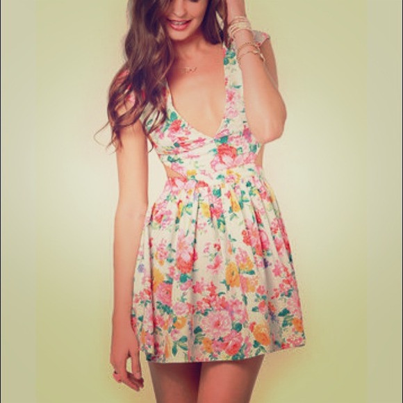 💕NWT Brat Pack Cutout Floral Dress!