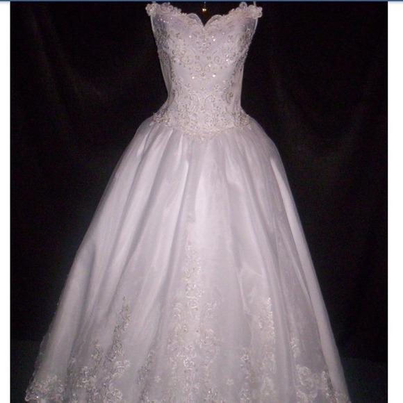 Mary's bridal gown Sz. 18. (Will include veil)