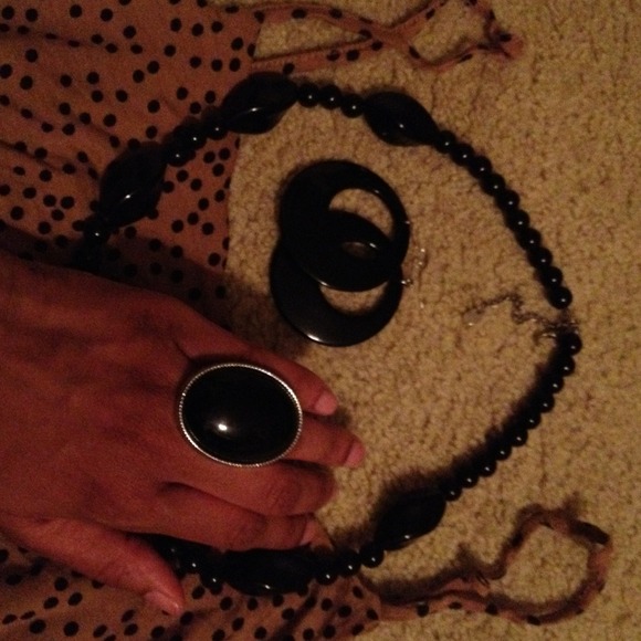 Bundle! Tank earrings ring and necklace - Picture 2 of 2