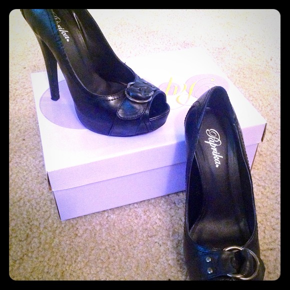 Open toe black pumps