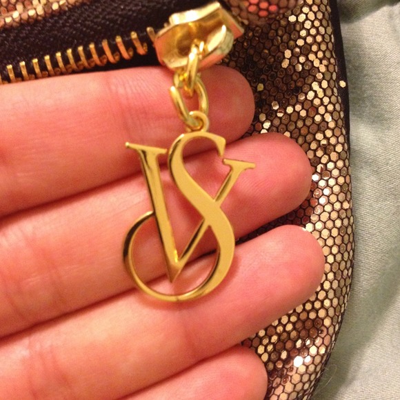 ⚡REDUCED⚡Gold glitter VS clutch! - Picture 2 of 4