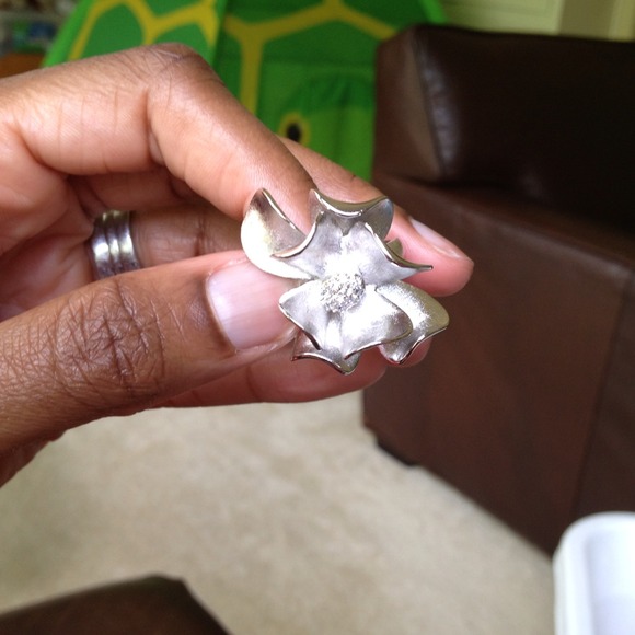 STUNNING Magnolia Ring