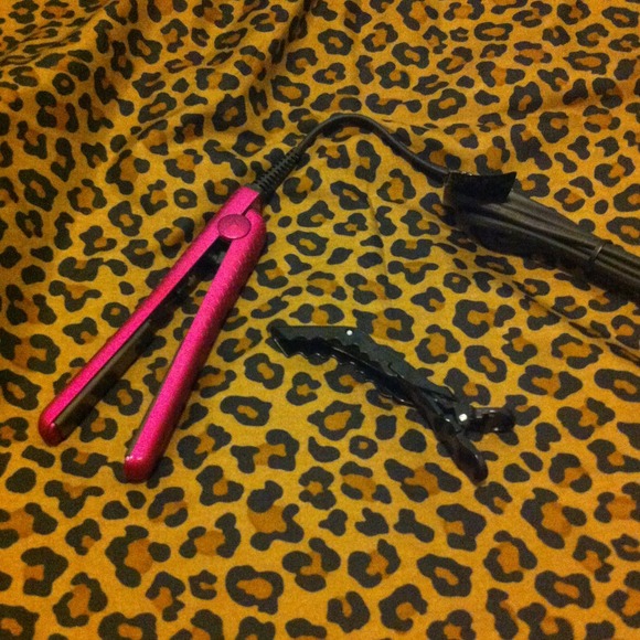 SOLD ****Fahrenheit mini straightener