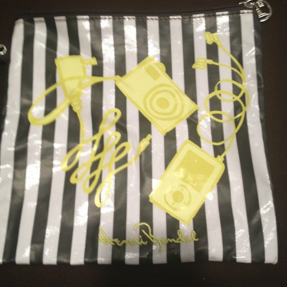 Henri bendel cosmetic bag-ReDUSED PRICe!!!!!!
