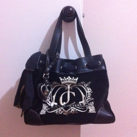 Good condition Juicy Couture bag. Used only once.