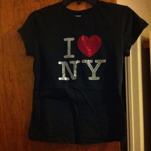 👏SOLD in bundle👏Graphic Shirt