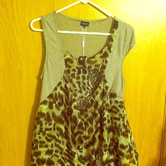 Fantazia top size medium tags still on