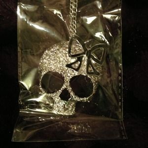 Long skull neckless with bow REDUCED 😀😃