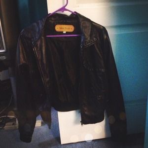 ⬇Final reduction!⬇ Faux Leather Zipper Jacket