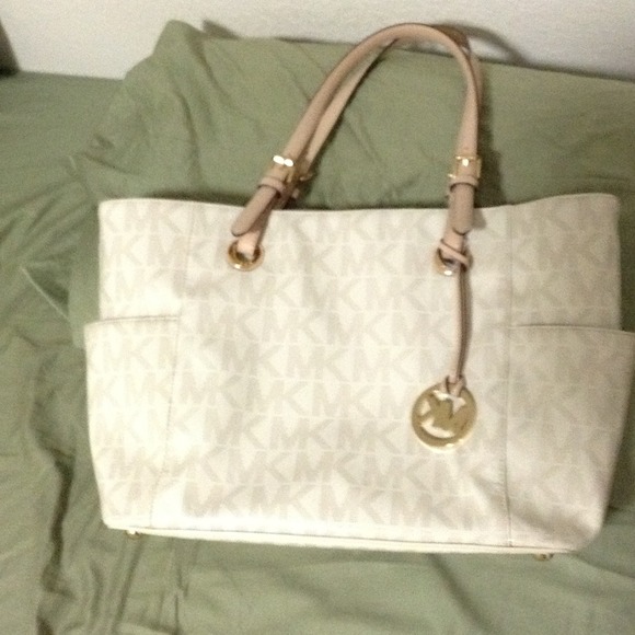 Sold-- Michael Kors Jet Set Travel Tote - Picture 3 of 4