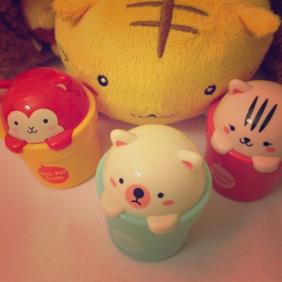 📌Sold📌THEFACESHOP mini pet hand cream  (30 ml)