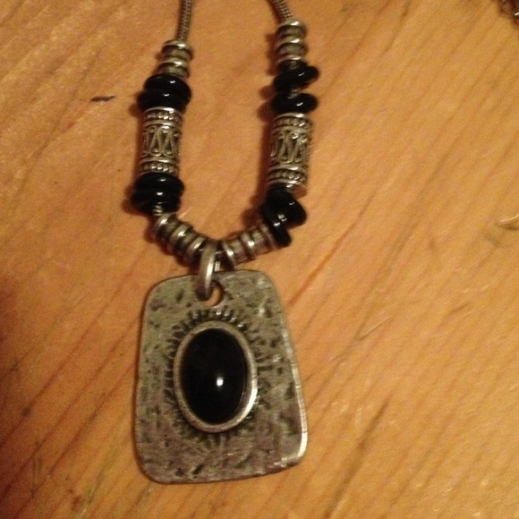 Beautiful Lia Sophia Necklace - Picture 2 of 2