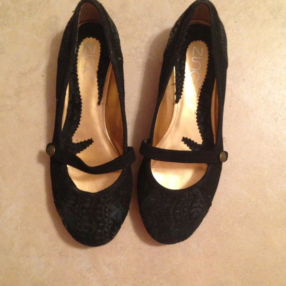 SOLD. Black flats