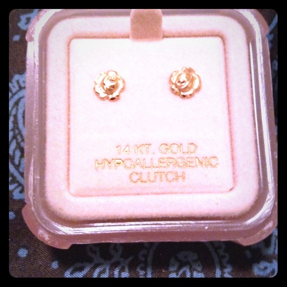 Jewelry - 14 KT Gold Rose Earrings