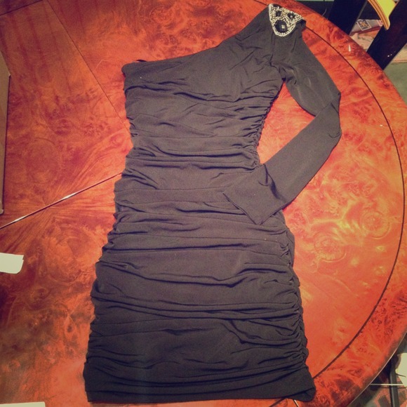 One shoulder form fitting little black dress!