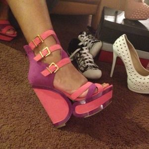 FINAL REDUCTION 💕💜Falona Pink & Purple Wedge💜💕