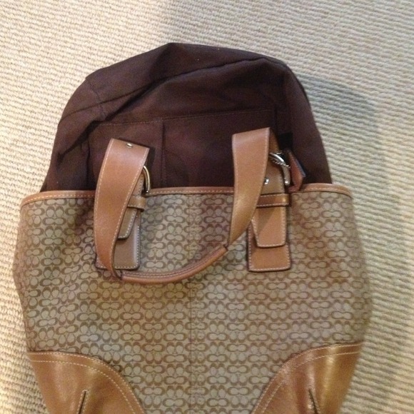 SOLD Coach Set - Picture 2 of 4
