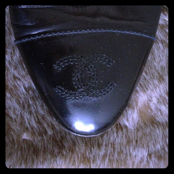 ☀REDUCED☀Authentic Chanel black flats