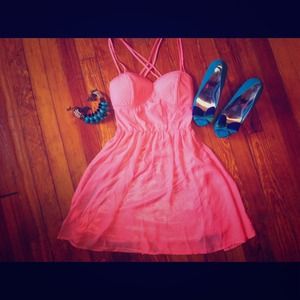 Gorgeous summer dress. Colors peach/ gold!!