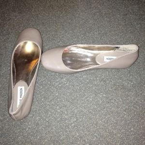 Steve Madden ballet flats. Size 8