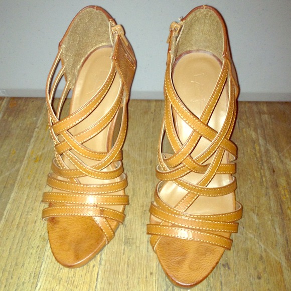 Selling because they fit too big.