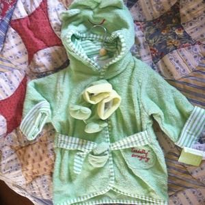 Bathrobe and jeans/hat