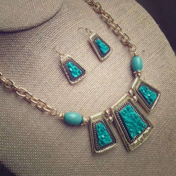 BUNDLE☀$15 Ready For Summer Sale☀Necklace /Earr